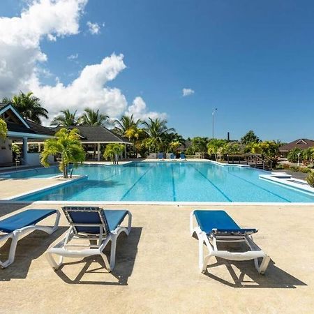 Richmond - Heroes Villa, Ac, Security, Access To Pool, Playground & Private Beach - Welcome Breakfast Basket Buitenkant foto