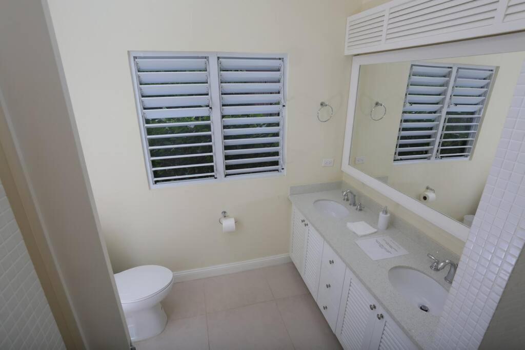Richmond - Heroes Villa, Ac, Security, Access To Pool, Playground & Private Beach - Welcome Breakfast Basket Buitenkant foto