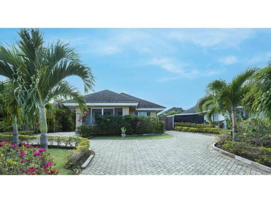 Richmond - Heroes Villa, Ac, Security, Access To Pool, Playground & Private Beach - Welcome Breakfast Basket Buitenkant foto
