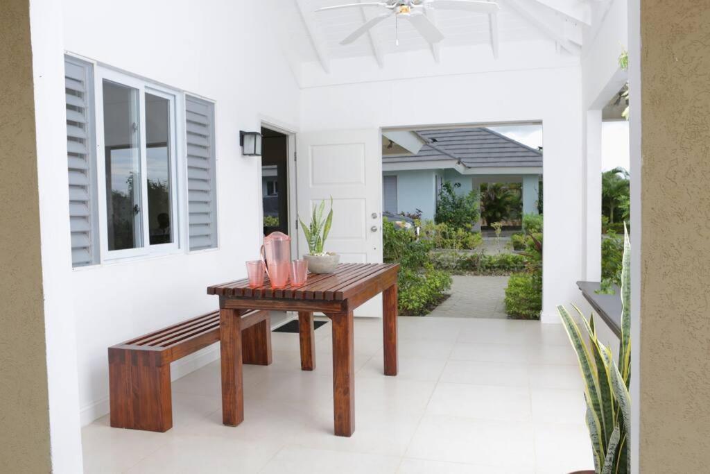 Richmond - Heroes Villa, Ac, Security, Access To Pool, Playground & Private Beach - Welcome Breakfast Basket Buitenkant foto