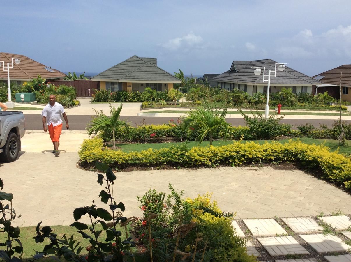 Richmond - Heroes Villa, Ac, Security, Access To Pool, Playground & Private Beach - Welcome Breakfast Basket Buitenkant foto